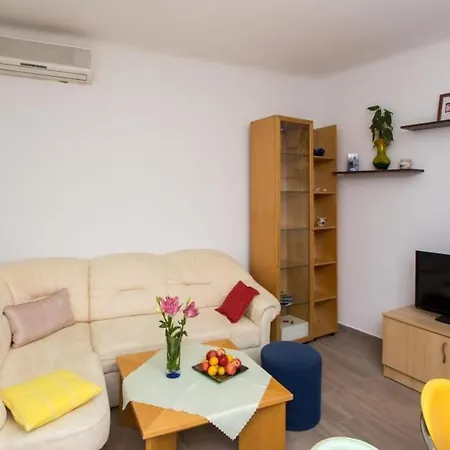 Family Tokic - One Bedroom With Terrace
